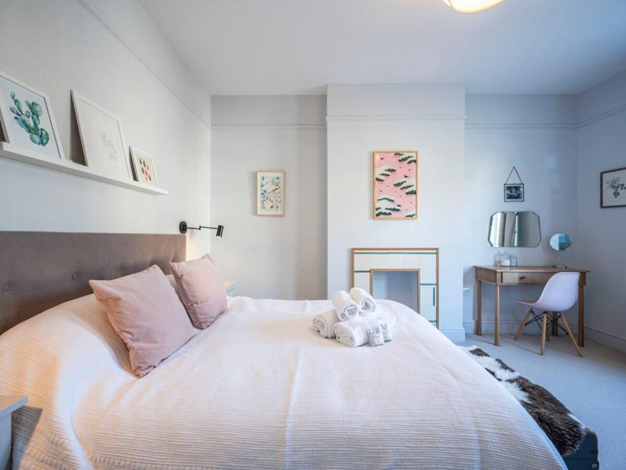 Holiday home Pass The Keys Spacious Dulwich Family House With Pool *